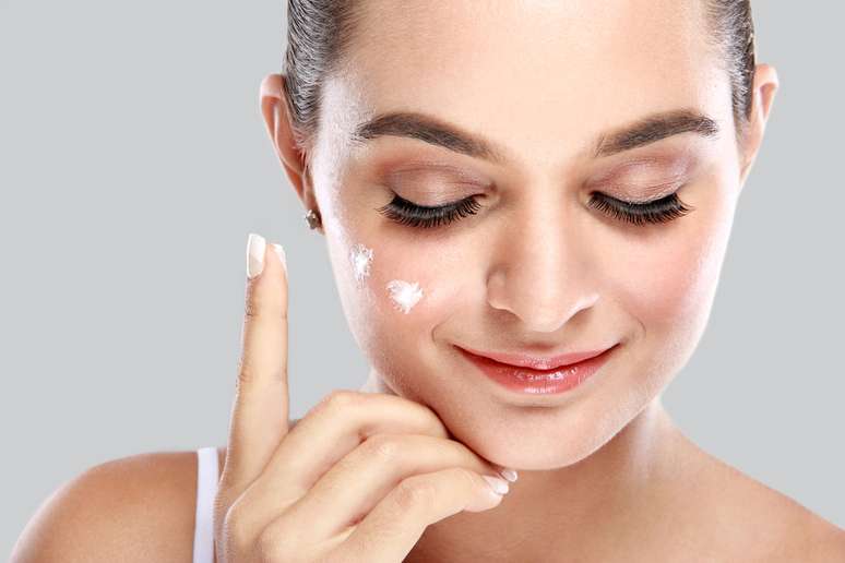 Os parabenos servem para manter a conservação dos cosméticos.