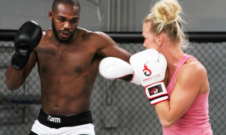 Jon Jones treinando com Holly Holm