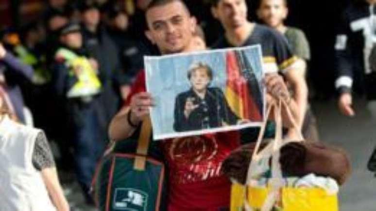 Chanceler alemã, Angela Merkel, tem sido elogiada pela política de receber imigrantes
