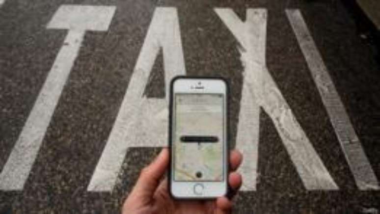 Serviço de caronas pagas do Uber é alvo de projetos de leis em diversas cidades do país