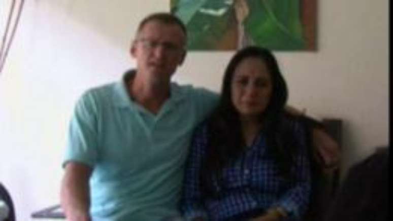Casal teve de brigar na Justiça em El Salvador para recuperar o bebê trocado no hospital após o parto