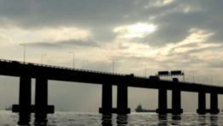 Placa de obras Ponte Rio-Niterói foi inaugurada por Elizabeth 2ª