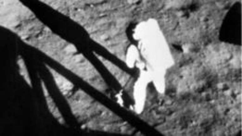 Mensagem da rainha foi parar na Lua