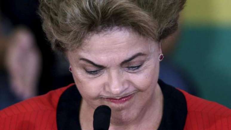 Presidente Dilma Rousseff tem sofrido com baixos índices de popularidade, economia em recessão e crise política
