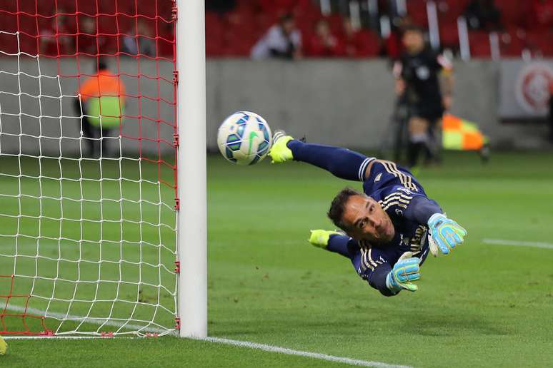 Fernando Prass teve trabalho contra o Inter em Porto Alegre