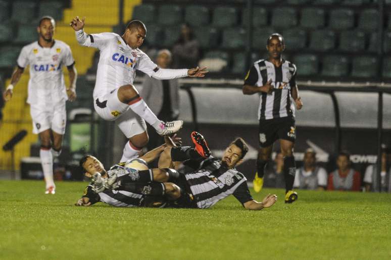 Walter marcou o s&eacute;timo gol com a camisa rubro-negra nesta S&eacute;rie A