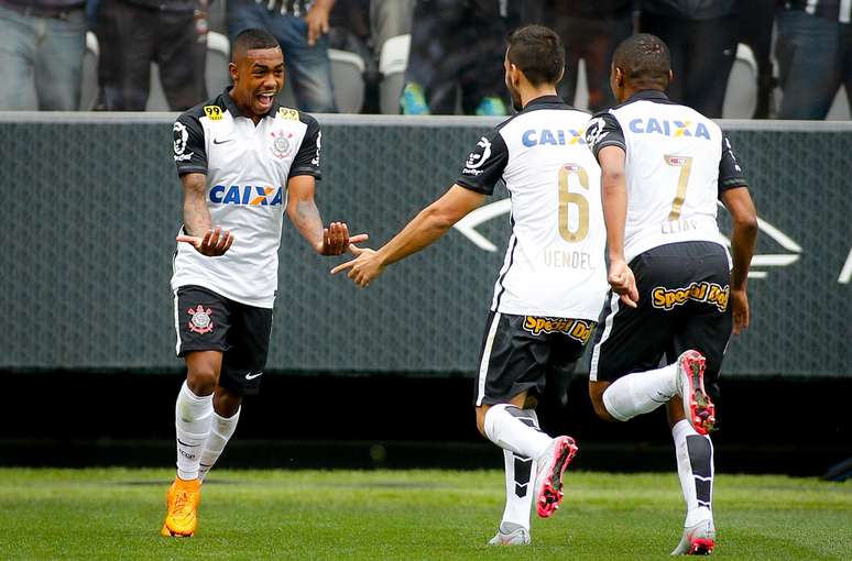 Malcom abre o placar para o Corinthians contra o Joinville