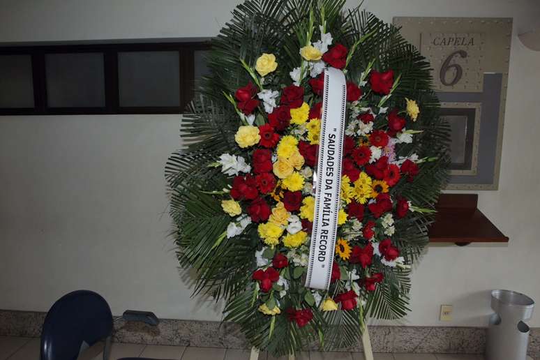 A TV Record mandou coroa de flores para a atriz