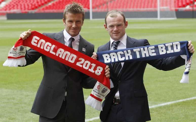 Beckham e Rooney posam para a imprensa no estádio de Wembley em 18/05/2009 