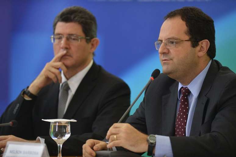 Ministros da Fazenda, Joaquim Levy, e do Planejamento, Nelson Barbosa, anunciam medidas