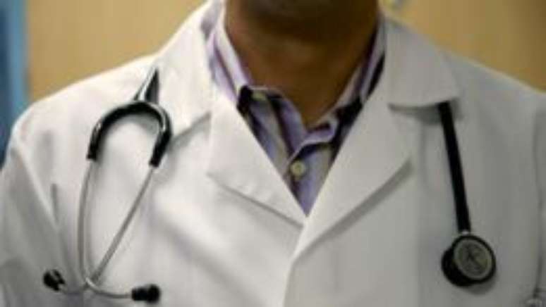 Alguns procedimentos m&eacute;dicos s&atilde;o feitos de forma mais r&aacute;pida por rob&ocirc;s