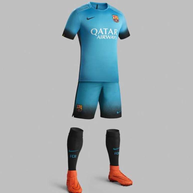 Barcelona reforça o tom azul em detalhes pretos na terceira camisa