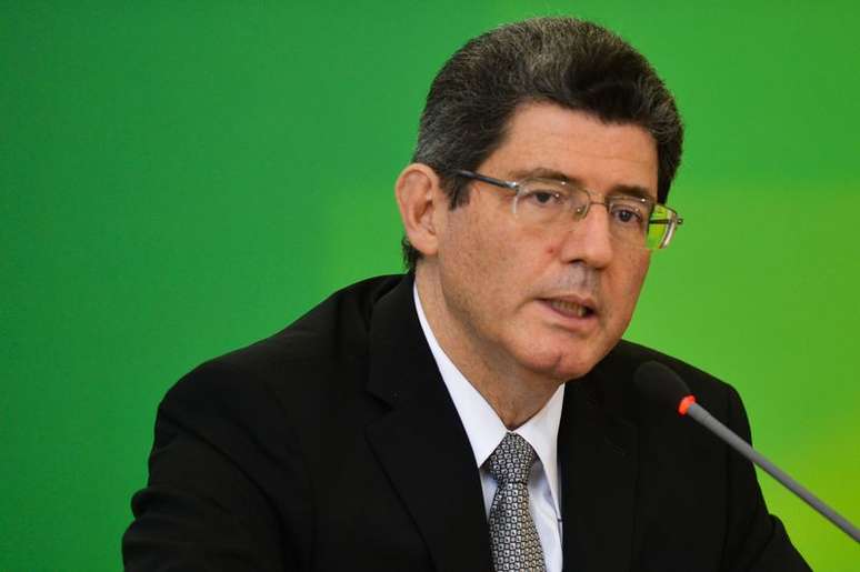 Joaquim Levy durante anúncio de cortes no orçamento