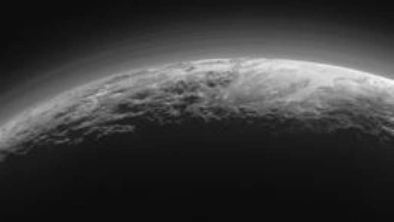 Cientistas disseram que imagens mostram que Plutão tem características semelhantes a da Terra
