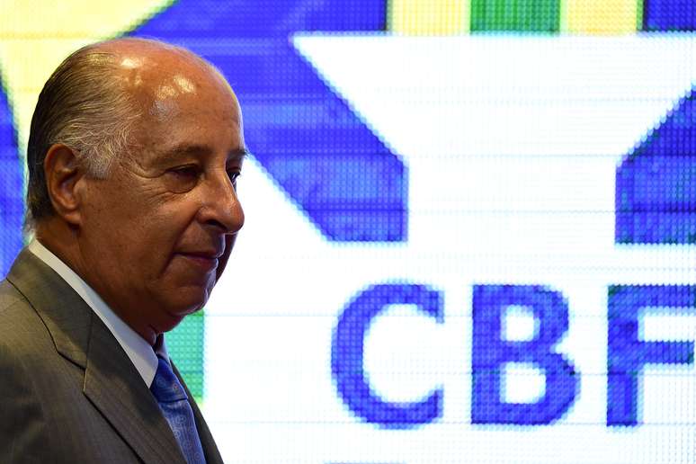 Presidente da CBF vê se nome ligado a casos de corrupção na Fifa e na entidade brasileira