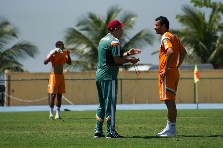 Eduardo Baptista conversa com Fred em primeiro treino no Fluminense