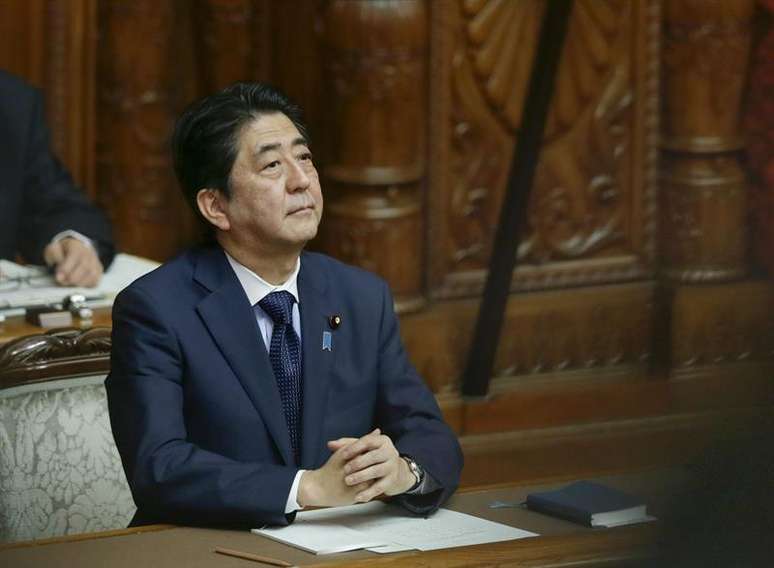 Premiê japonês, Shinzo Abe, durante votação da reforma militar no parlamento.