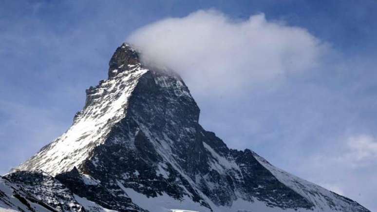 A face oriental do Matterhorn está coberta de objetos, diz o agente de resgate Gerold Biner
