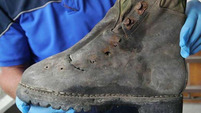 Essa bota pertence a um alpinista japonês desaparecido nos Alpes suíços em 1970
