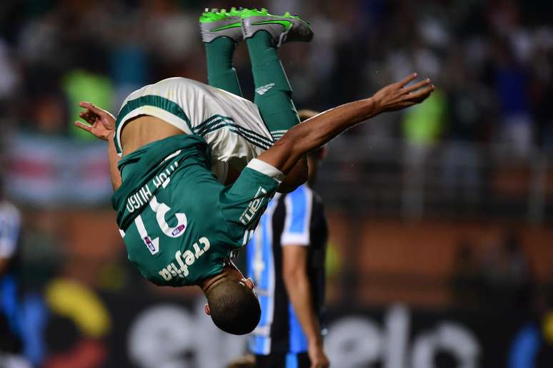 Vitor Hugo aproveitou falha do goleiro Tiago para abrir o placar