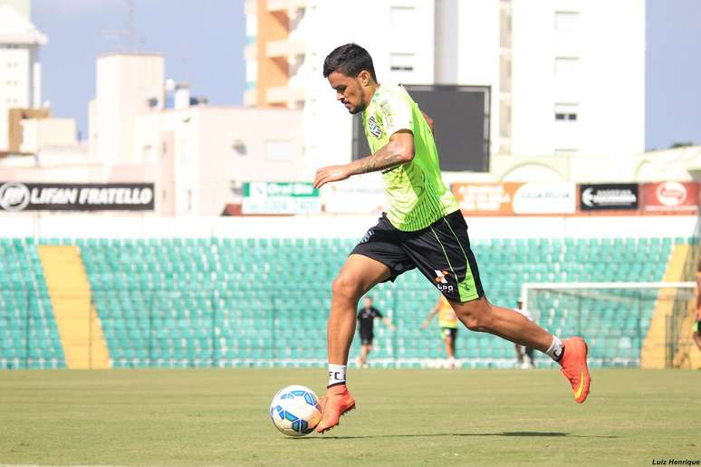 Próximo de retorno aos gramados após lesão, Rafael Bastos espera ajudar o Figueirense em breve no Brasileirão