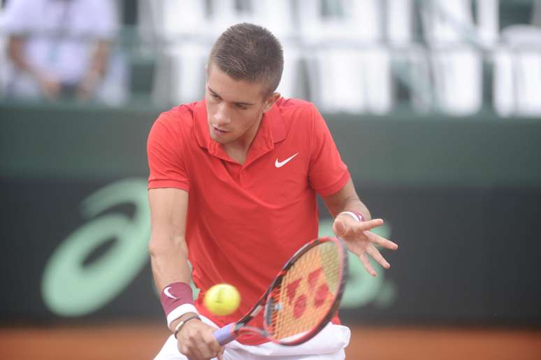 Menino Borna Coric, de apenas 18 anos, venceu seus dois jogos de simples e garantiu a vitória para a Croácia