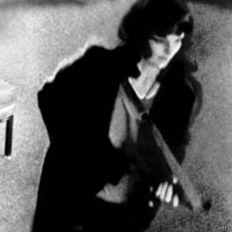 Imagens de Patty Hearst participando do assalto junto com os guerrilheiros fizeram com que ela fosse de 'vítima de sequestro' a 'criminosa'
