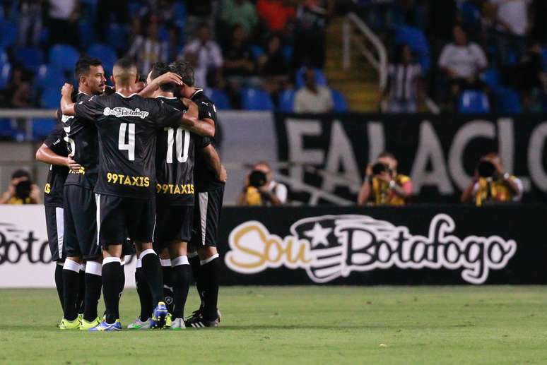 Botafogo venceu mais uma e segue líder isolado da Série B