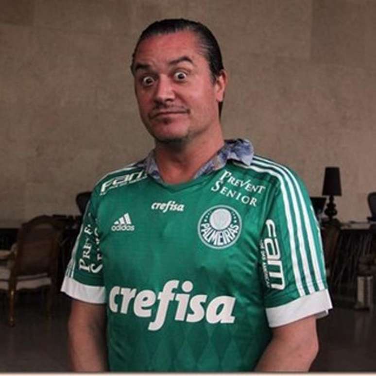 Mike Patton, do Faith No More, com camisa do Palmeiras