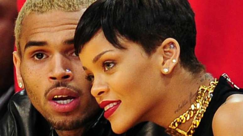 Em 2009, Brown se declarou culpado de agredir então namorada, a também cantora pop Rihanna