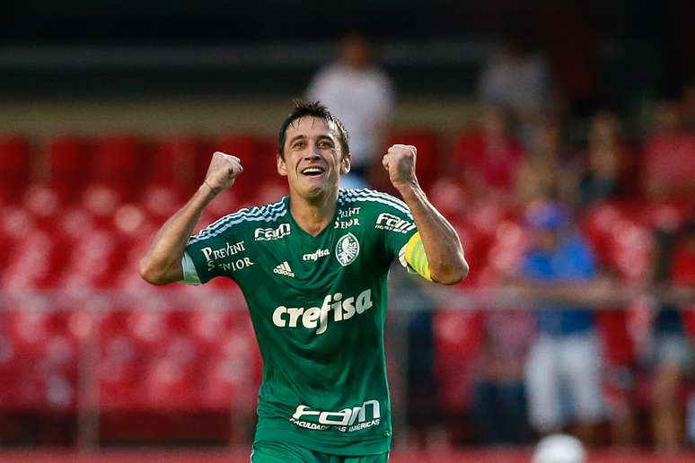 Gol de cobertura de Robinho sobre Ceni (de novo) mantém Palmeiras no G-4