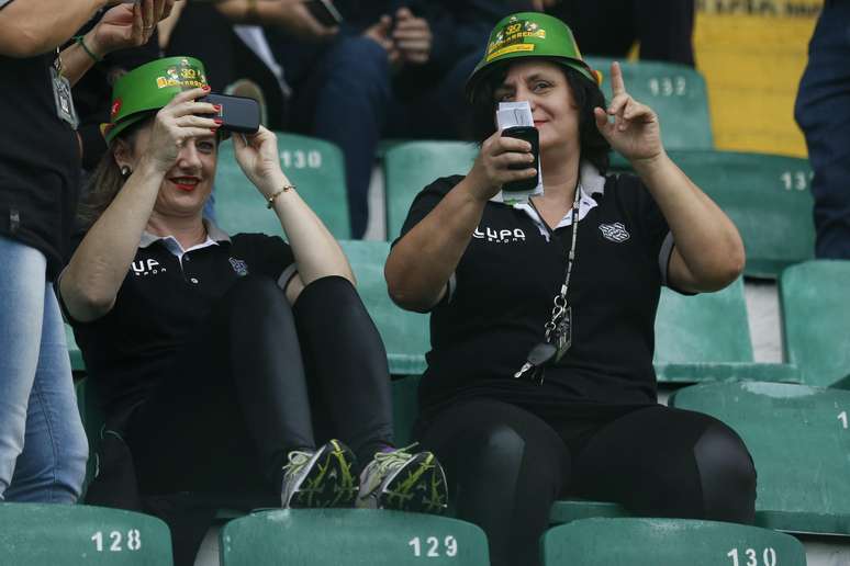 Torcedores do Figueirense compareceram no est&aacute;dio Orlando Scarpelli para empurrar o time na batalha para sair da zona de rebaixamento