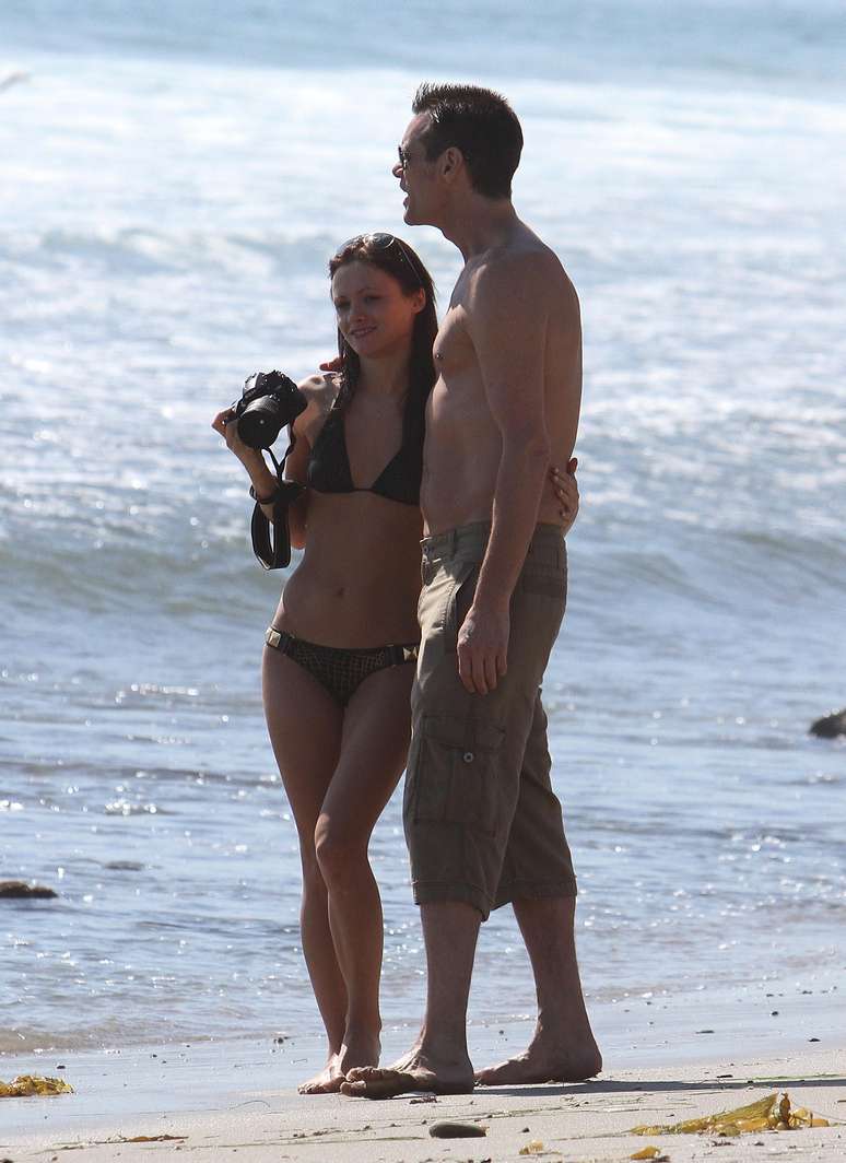 Cathriona White e Jim Carrey na praia de Malibu em 15 de setembro de 2012