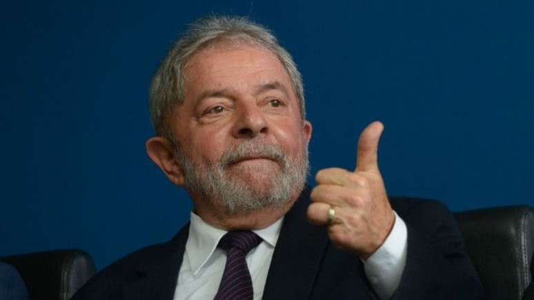 Publicitário lembra que, com economia indo bem, Lula resistiu ao escândalo do mensalão