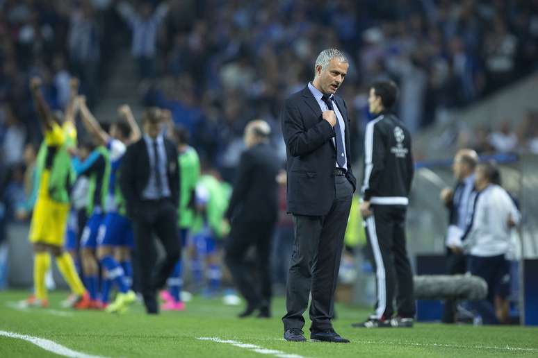 Campeão inglês na temporada passada, Mourinho vê o Chelsea amargar um péssimo início de temporada 2015/2016 no Campeonato Inglês