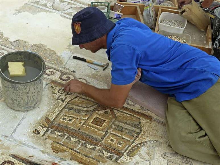 O mosaico, descoberto há alguns meses, mostra imagens de ruas e edifícios no Egito