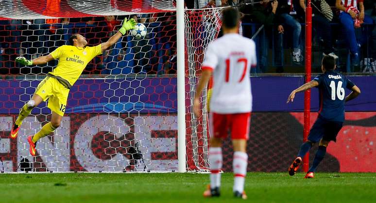 Julio C&eacute;sar n&atilde;o conseguiu impedir o gol do argentino Correa