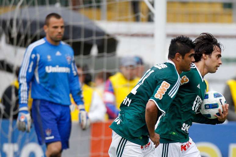 Após jogo do Paulista em 2011, Luan chegou a discutir com Valdivia