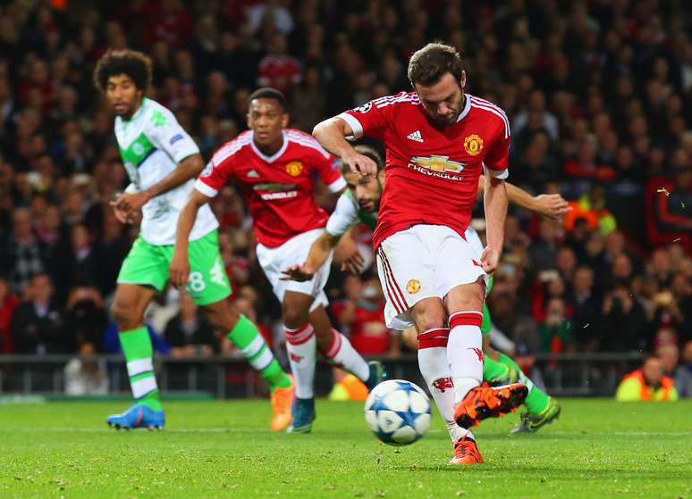 Mata empatou para o Manchester United em cobrança de pênalti
