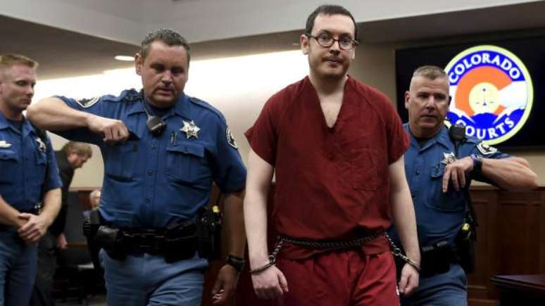O assassino, James Holmes, foi condenado a 12 senten&ccedil;as de pris&atilde;o perp&eacute;tua.