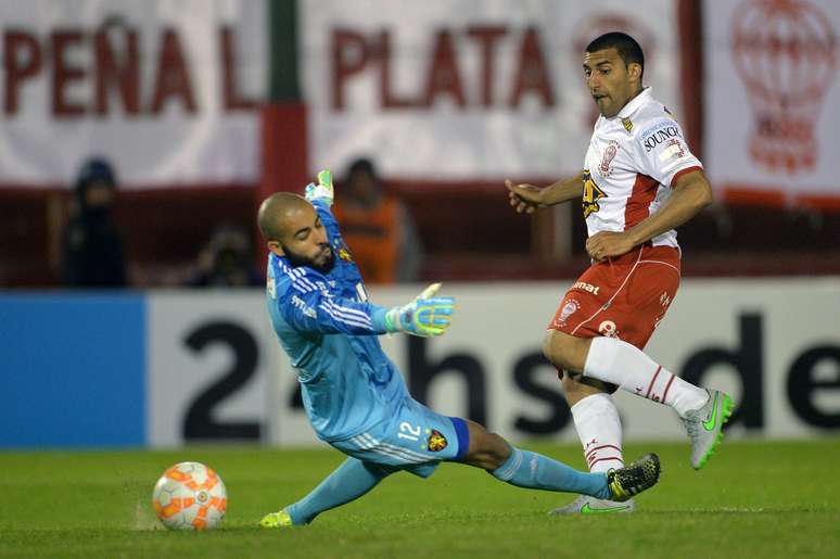 &Aacute;bila marcou dois gols na vit&oacute;ria dos argentinos