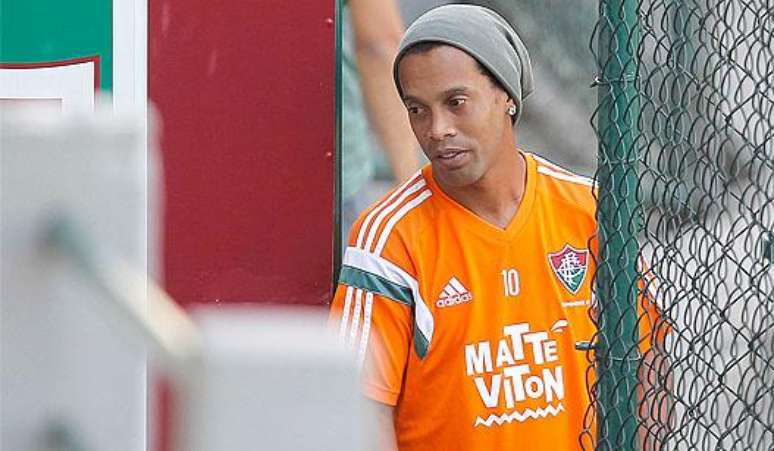"É um jogador de nome, mas acabou o nome dele", diz patrocinador do Flu, sobre Ronaldinho