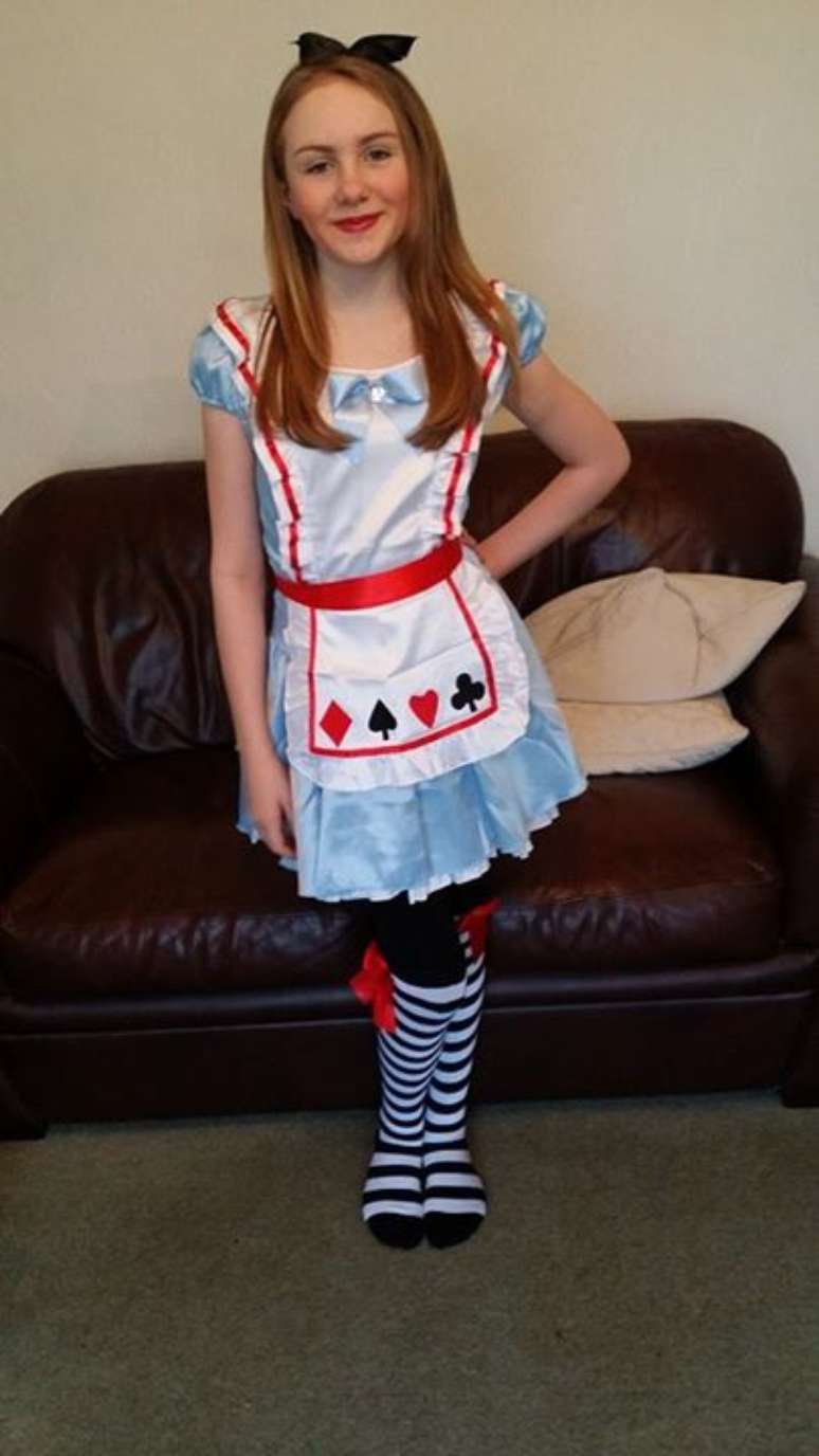 A m&atilde;e de Rebeka colocou a filha no concurso de beleza para ajudar em sua autoestima