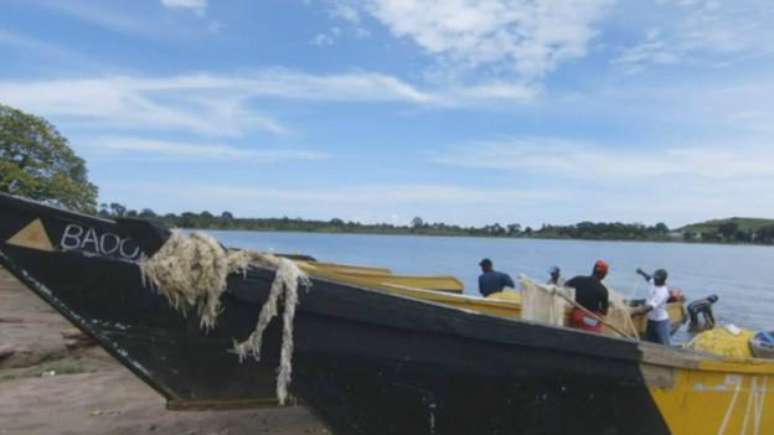 Dezenas de outros pescadores usam base de Mama Sylvia no Lago Vitória