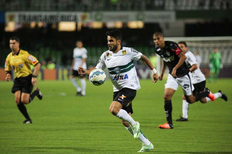 Derrota em casa faz Coritiba se preocupar com o perigo do rebaixamento