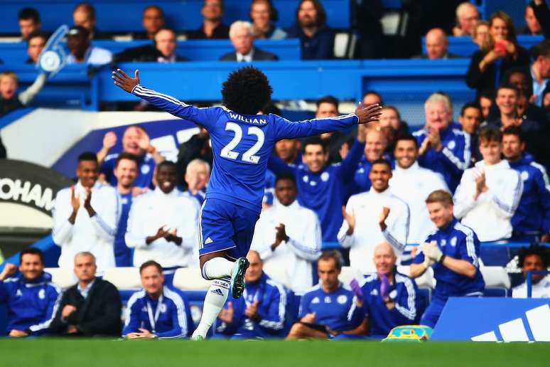 Em cobrança de falta, Willian fez o gol do Chelsea