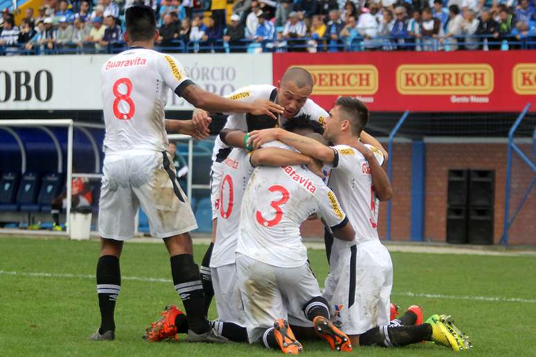 Em cobran&ccedil;a de p&ecirc;nalti, Nen&ecirc; deixou o Vasco em vantagem no primeiro tempo
