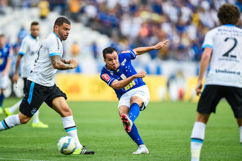 Leandro Damião teve boas chances de gol no primeiro tempo