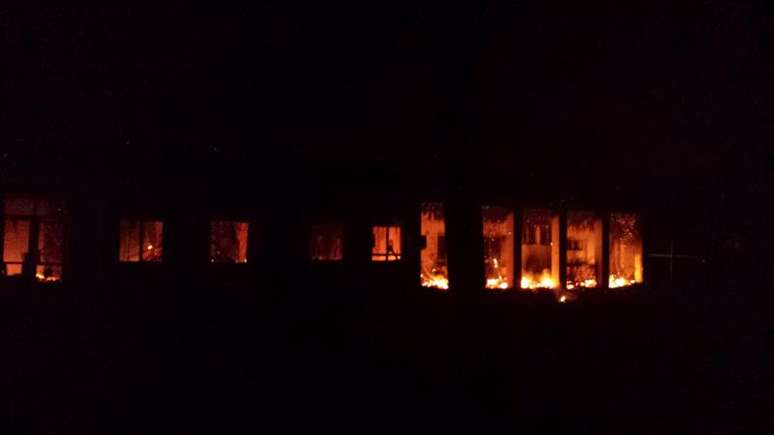 Hospital operado pela ONG Médicos Sem Fronteiras acabou queimando em chamas