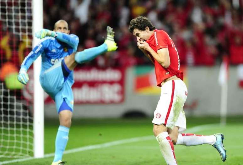 Rodrigo Dourado vibrou muito com seu primeiro gol pelo Internacional
